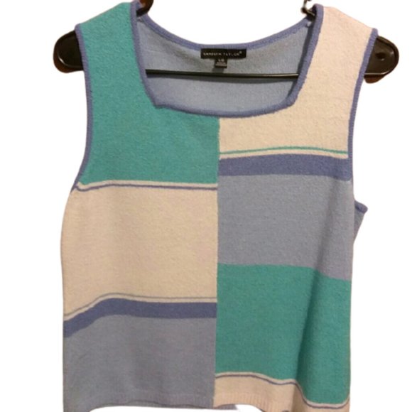 Carolyn Taylor Tops - 🍒3/$15🍒Geometric sweater top size LG